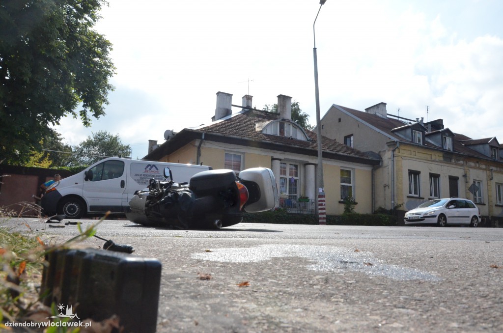 Osobówka uderzyła w motocyklistę