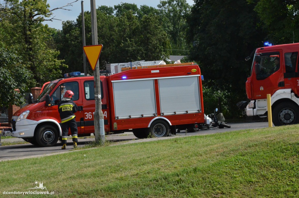 Osobówka uderzyła w motocyklistę