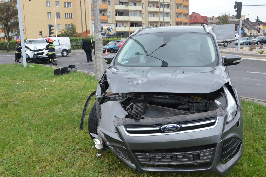 Ford i hyundai - zderzenie przy Tesco