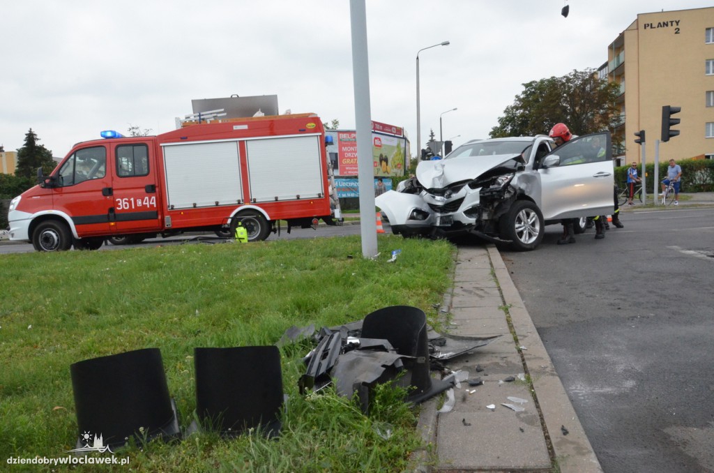 Ford i hyundai - zderzenie przy Tesco