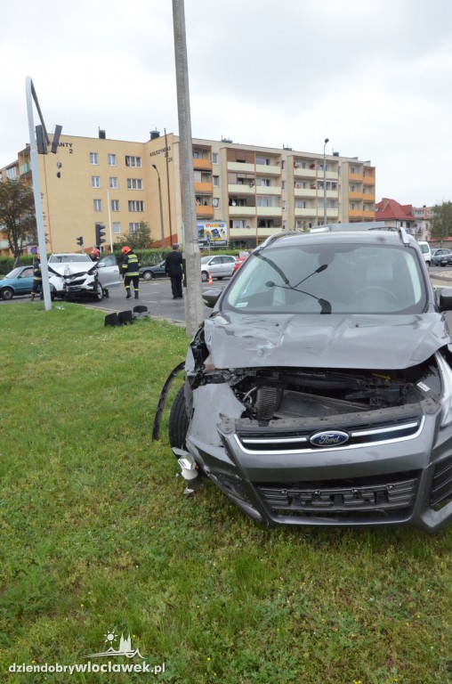 Ford i hyundai - zderzenie przy Tesco