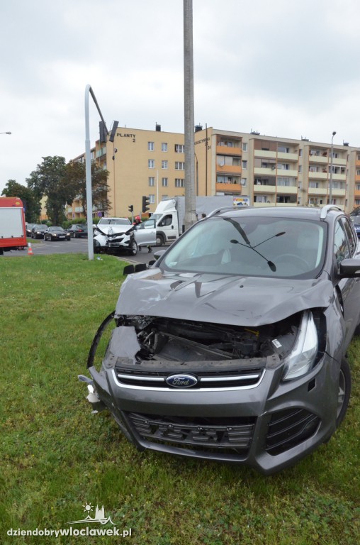 Ford i hyundai - zderzenie przy Tesco