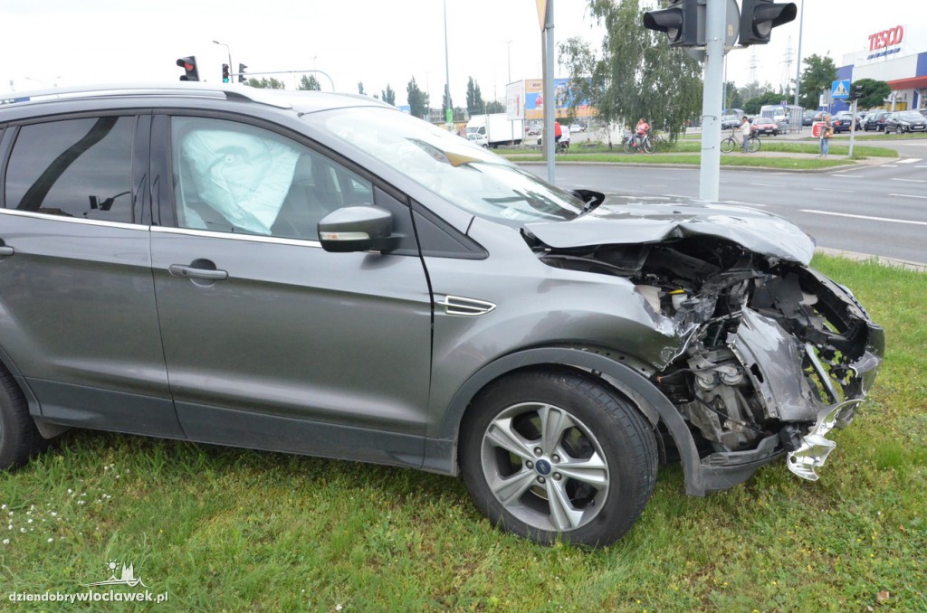 Ford i hyundai - zderzenie przy Tesco