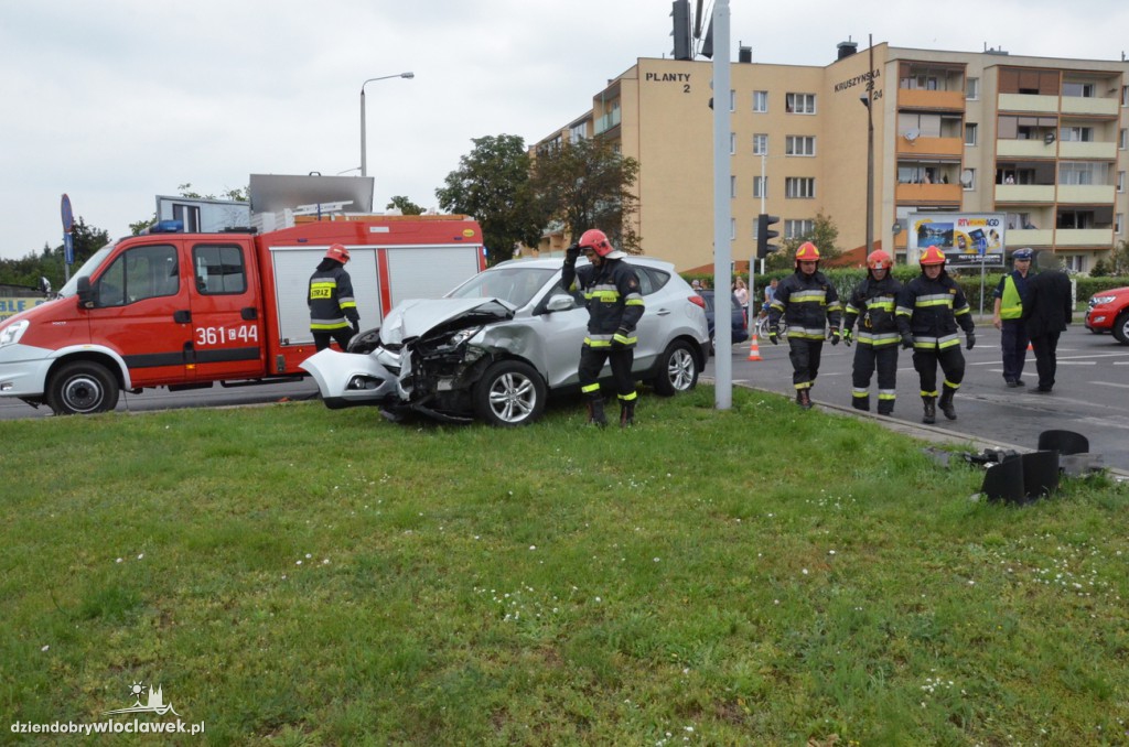 Ford i hyundai - zderzenie przy Tesco