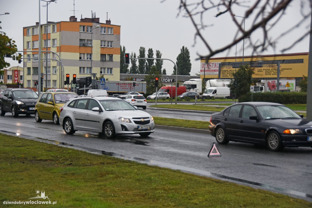 Kolizja citroena i auta ciężarowego