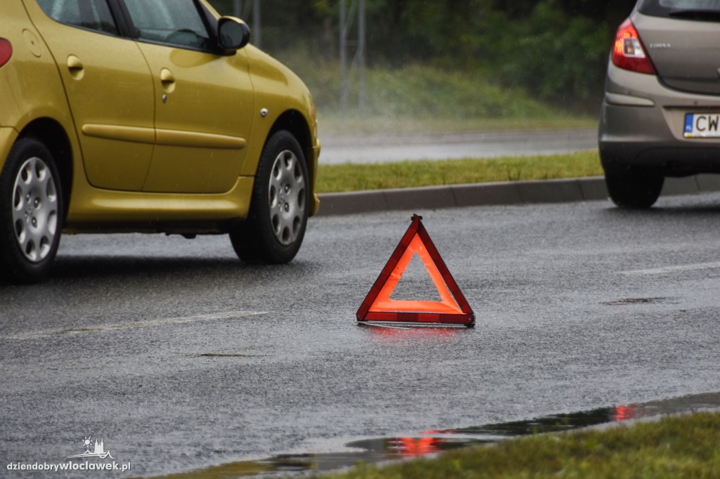 Kolizja citroena i auta ciężarowego