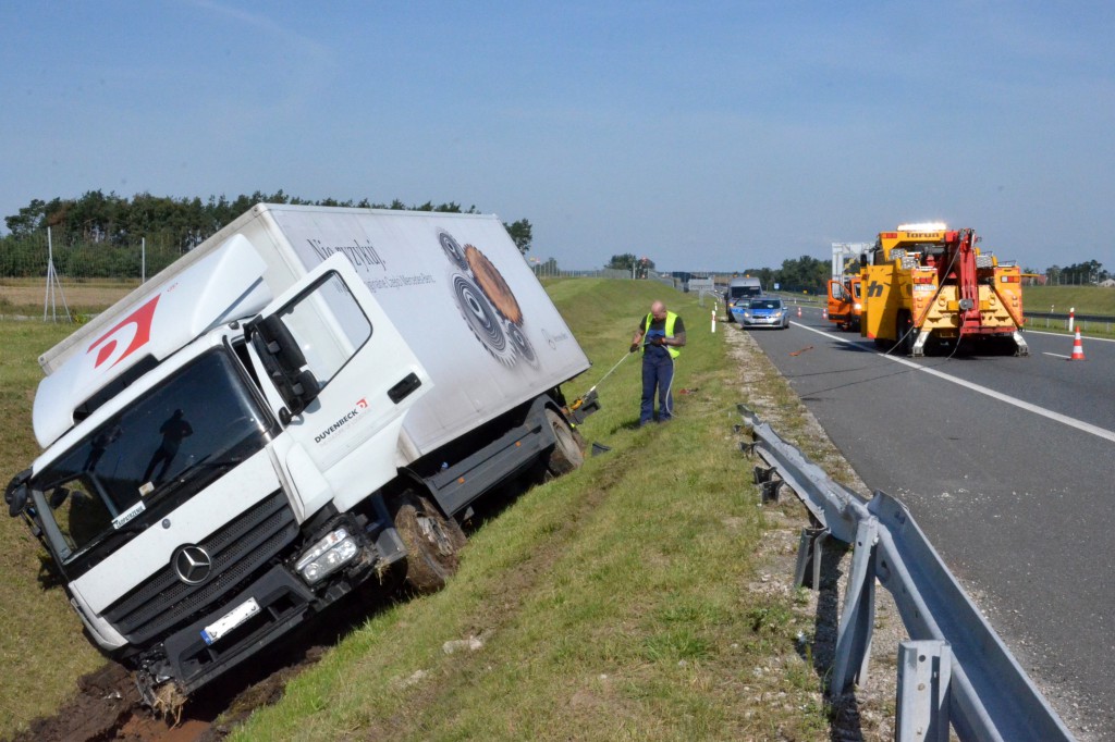 Wjechał do rowu na A1 bo zasnął