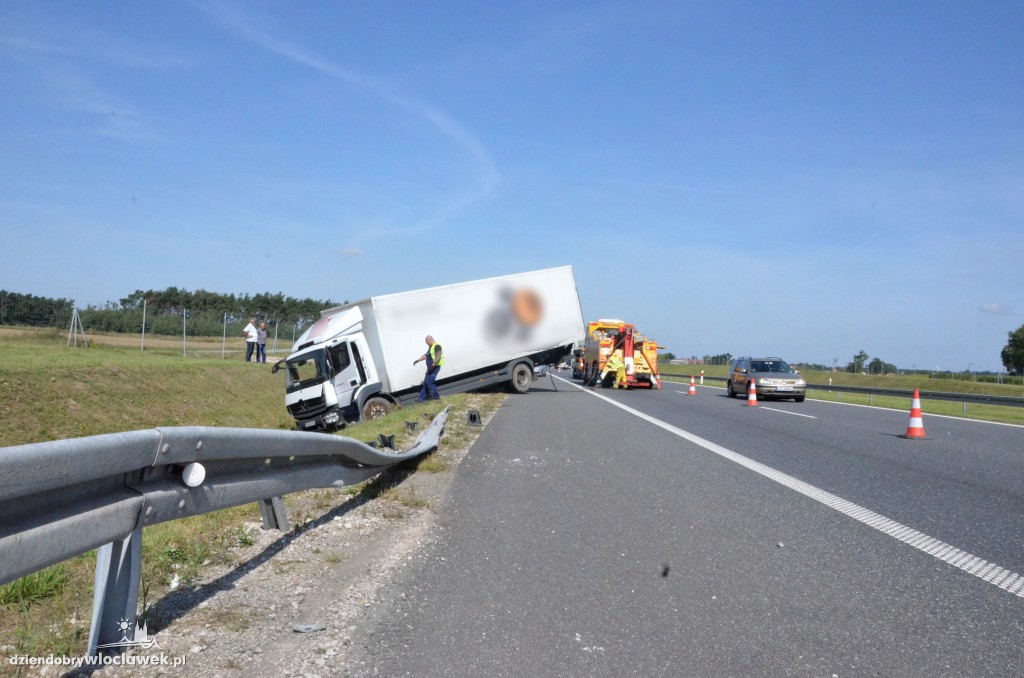 Wjechał do rowu na A1 bo zasnął
