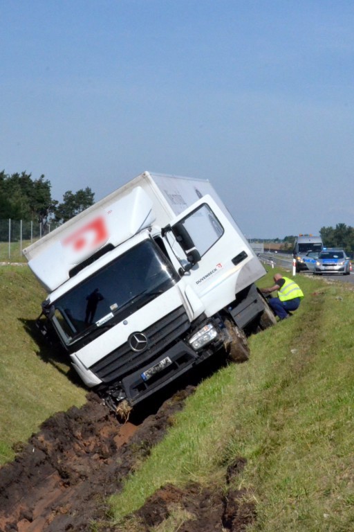 Wjechał do rowu na A1 bo zasnął