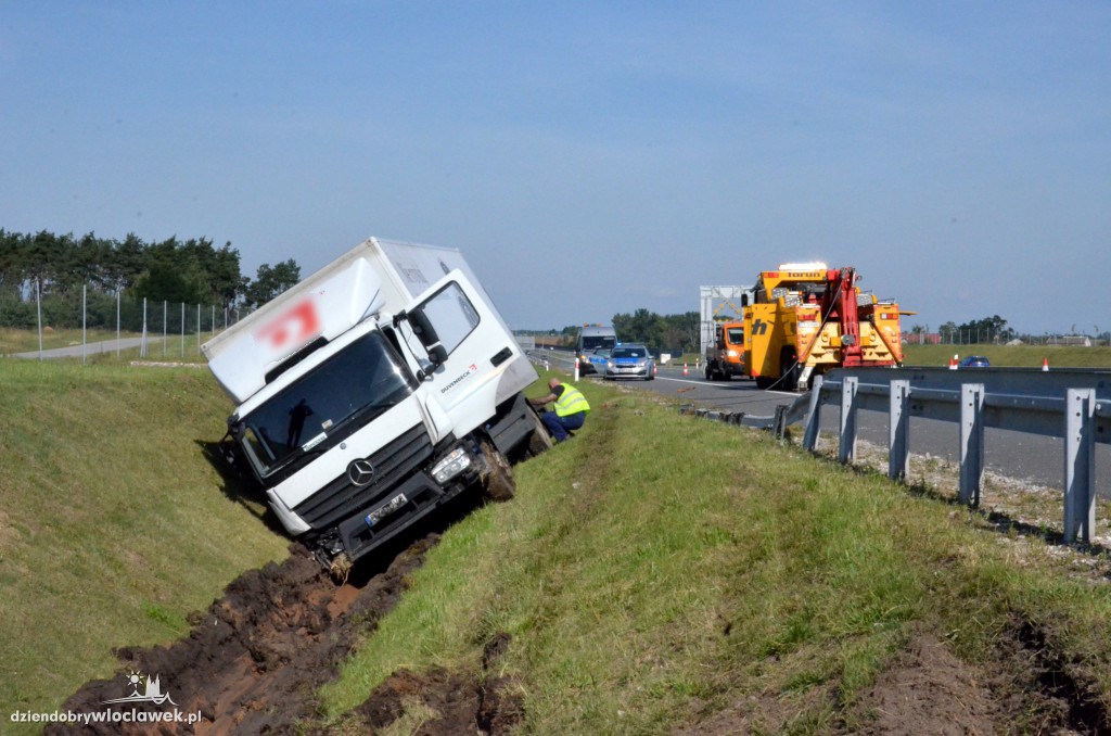 Wjechał do rowu na A1 bo zasnął