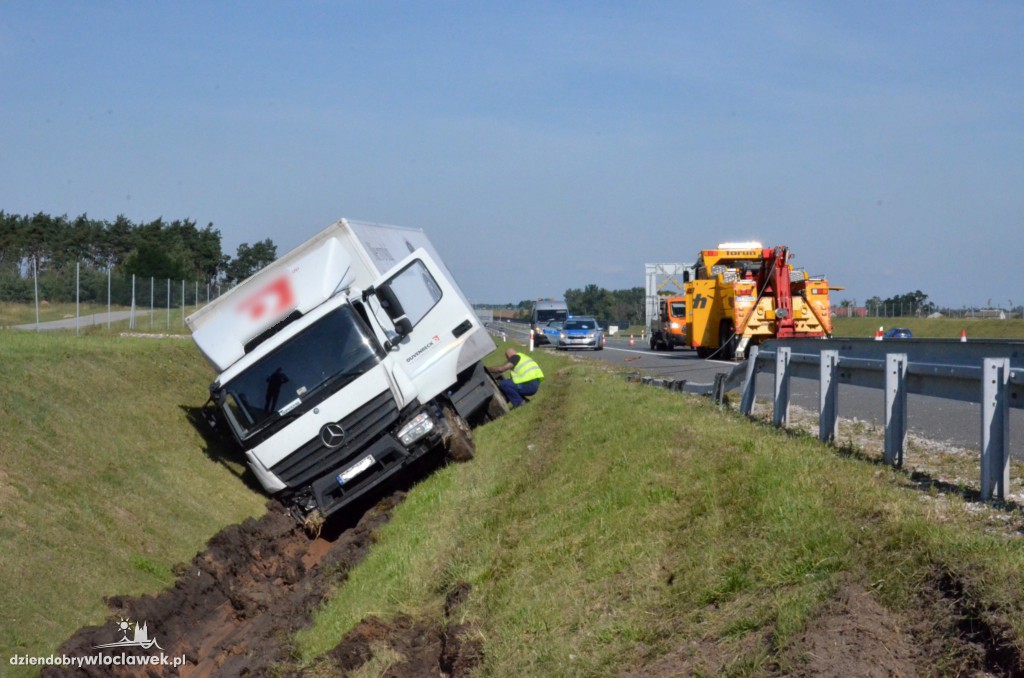 Wjechał do rowu na A1 bo zasnął