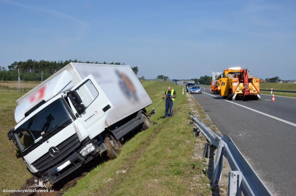 Wjechał do rowu na A1 bo zasnął
