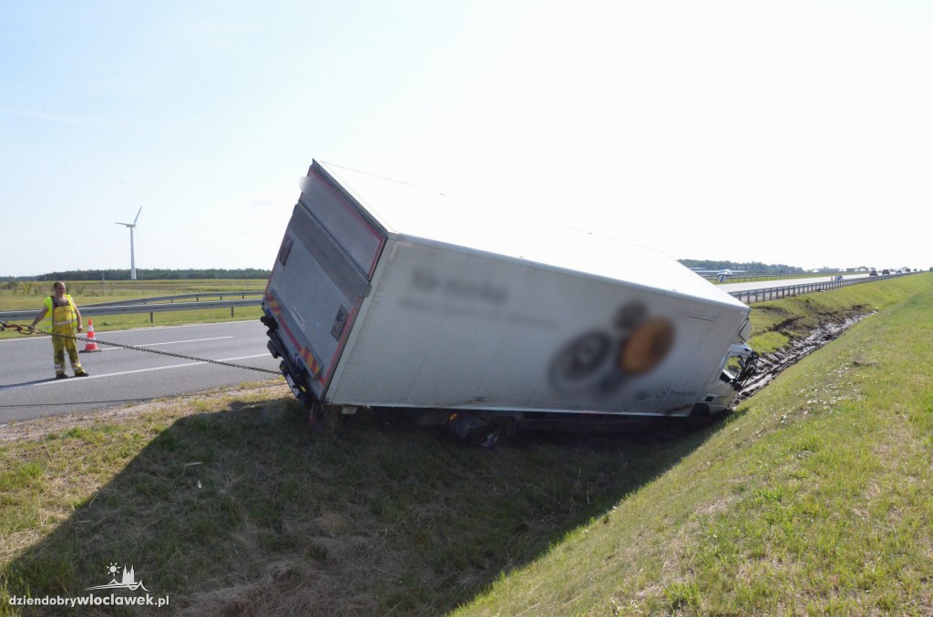 Wjechał do rowu na A1 bo zasnął