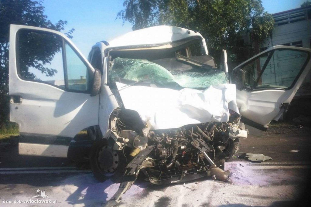 Ciężarówka uderzyła w busa. 7 rannych