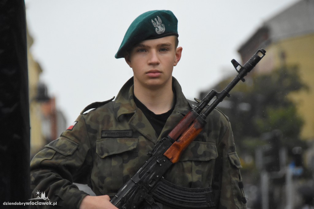 Obchody pod pomnikiem na pl. Wolności