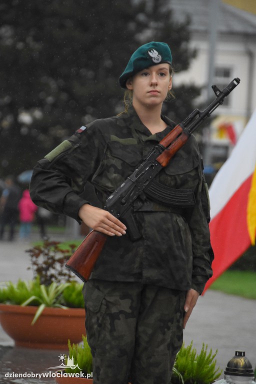 Obchody pod pomnikiem na pl. Wolności