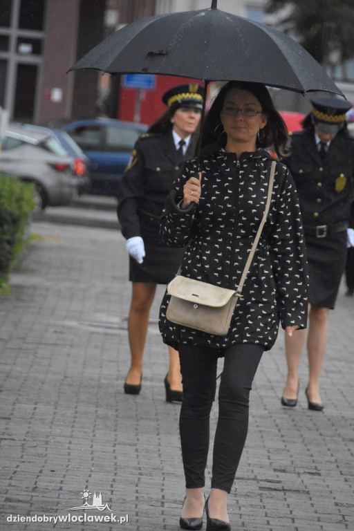 Obchody pod pomnikiem na pl. Wolności