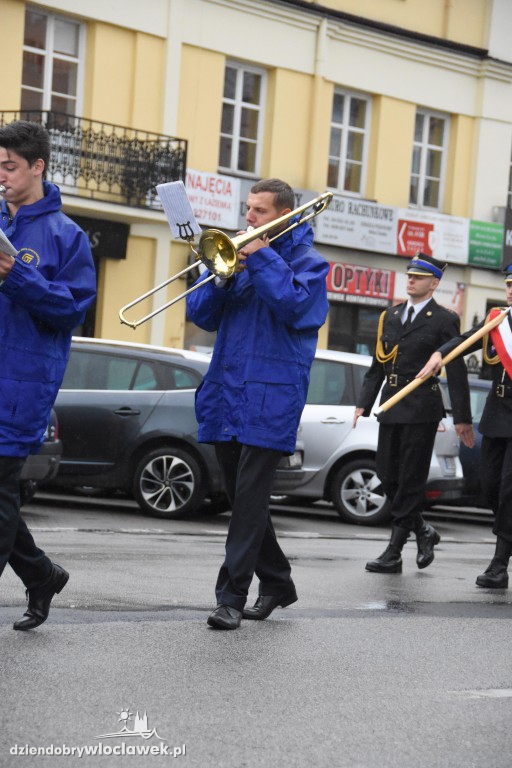 Obchody pod pomnikiem na pl. Wolności