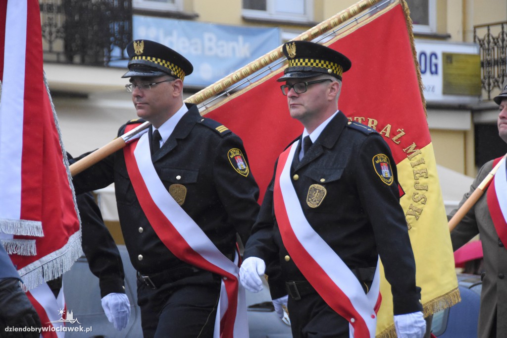 Obchody pod pomnikiem na pl. Wolności