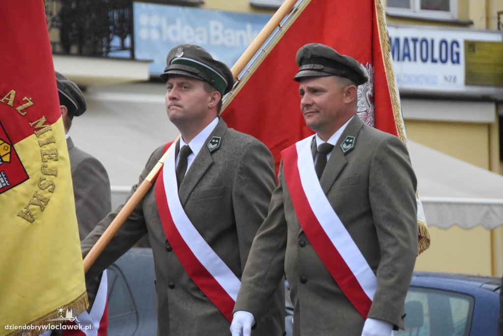 Obchody pod pomnikiem na pl. Wolności