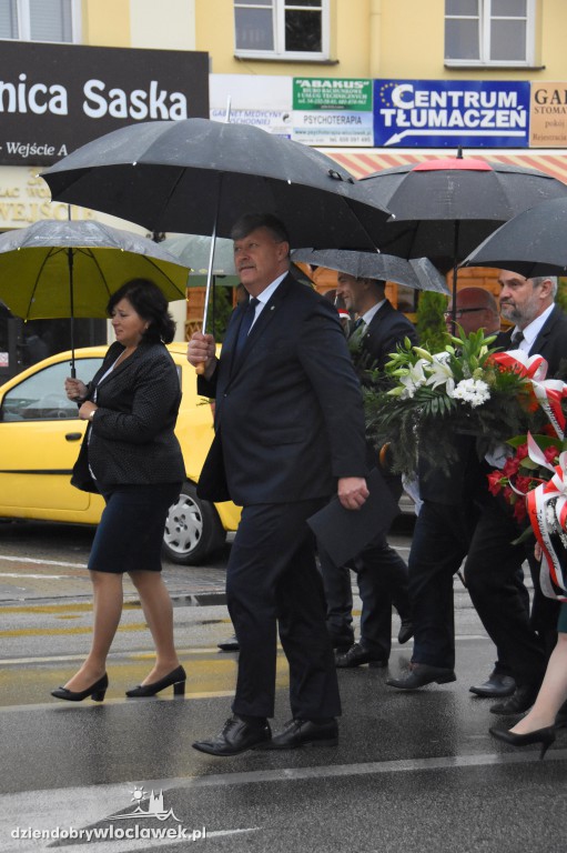 Obchody pod pomnikiem na pl. Wolności