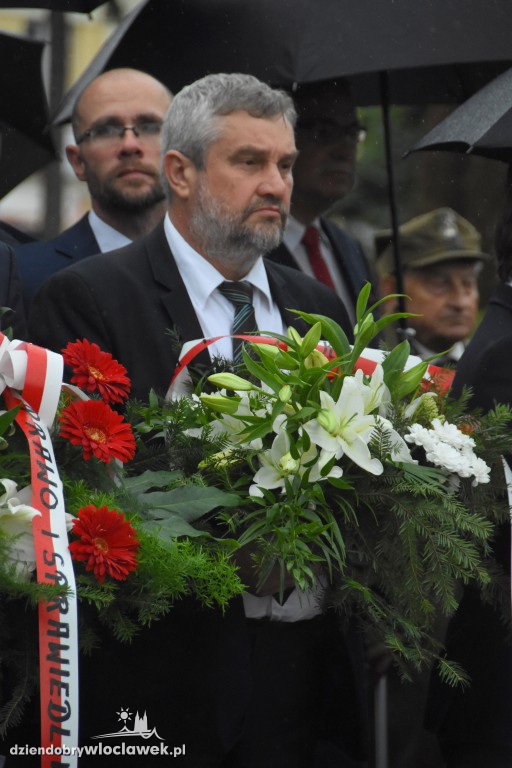 Obchody pod pomnikiem na pl. Wolności