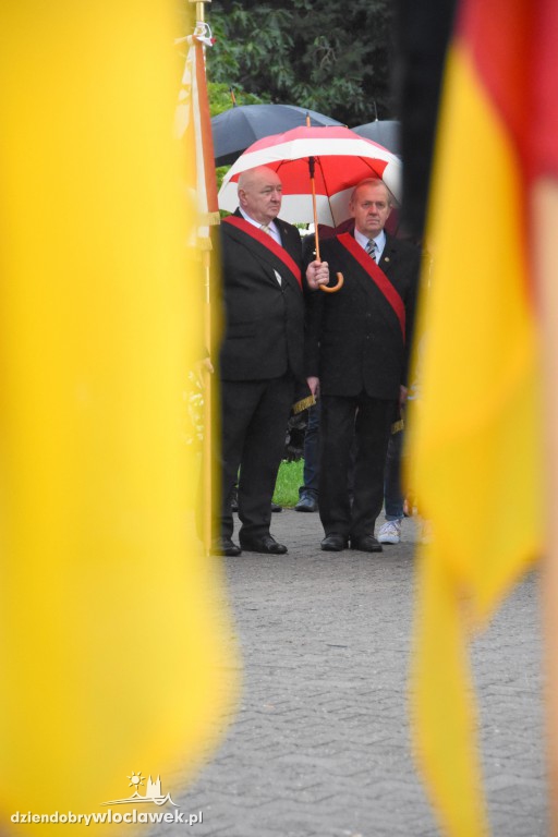 Obchody pod pomnikiem na pl. Wolności