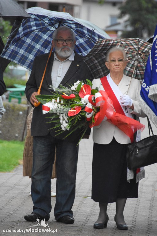 Obchody pod pomnikiem na pl. Wolności