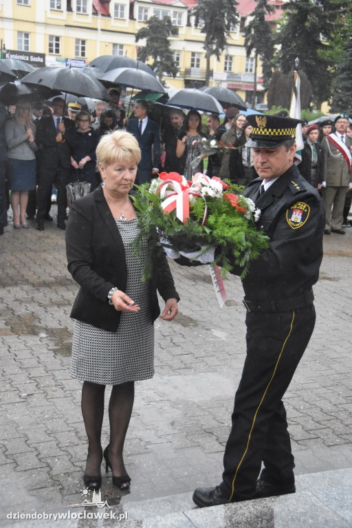 Obchody pod pomnikiem na pl. Wolności