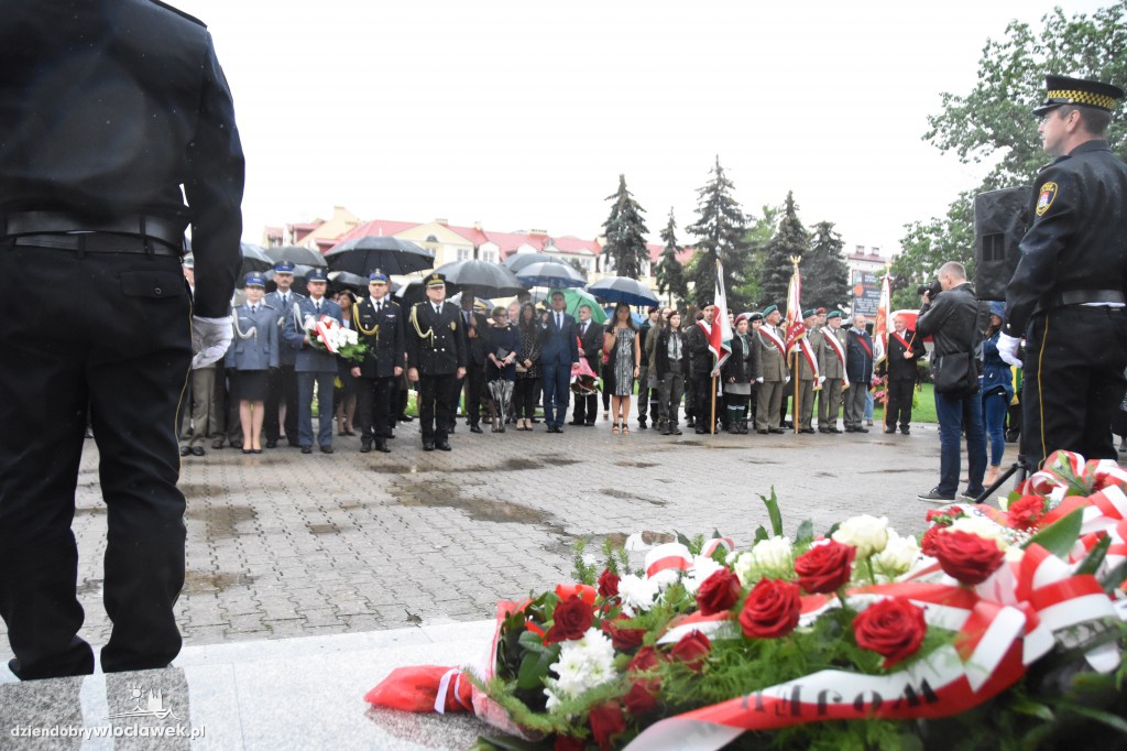 Obchody pod pomnikiem na pl. Wolności