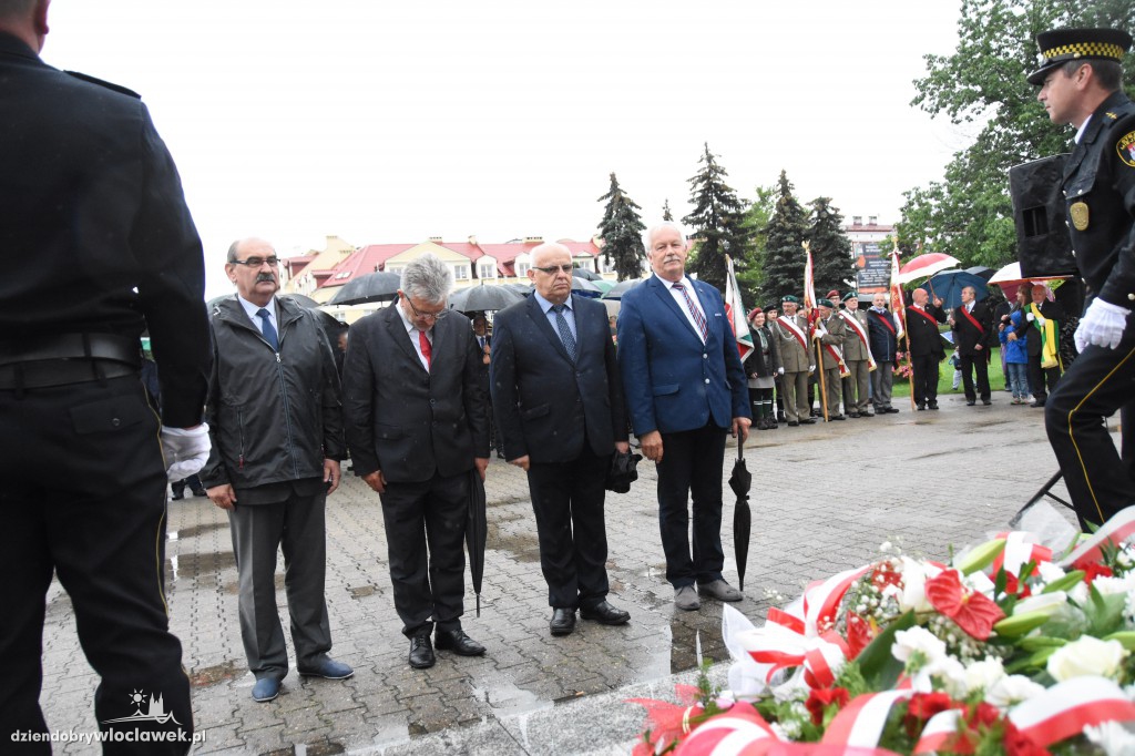 Obchody pod pomnikiem na pl. Wolności