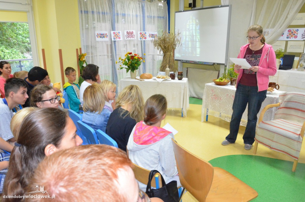 Czytanie 'Wesela' na dziecięcym