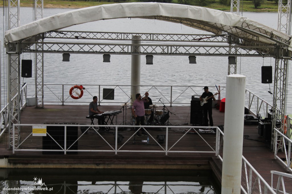 Koncert A.E.R. scena na Wiśle