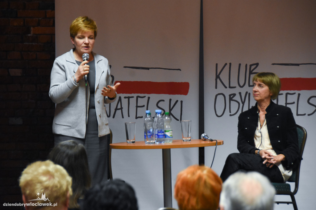 Debata PO o zmianach w oświacie