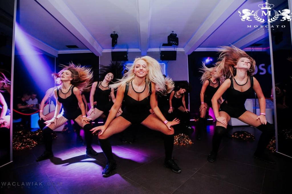 Moscato Club:  Dj Seli & Anwil Dance Team