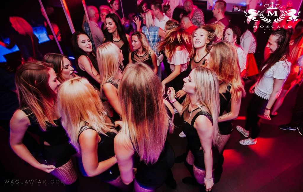 Moscato Club:  Dj Seli & Anwil Dance Team