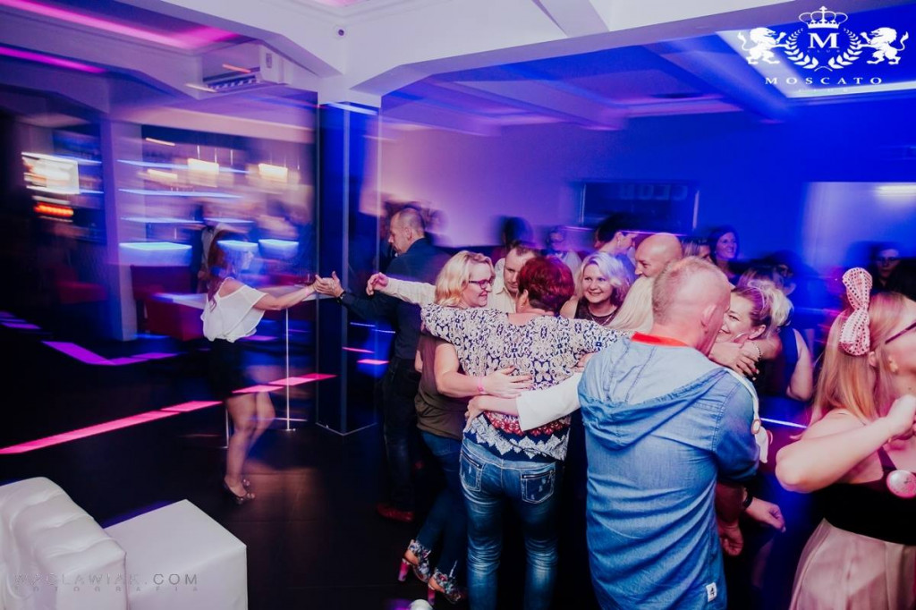 Moscato Club:  Dj Seli & Anwil Dance Team