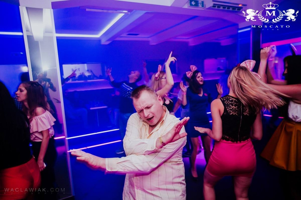 Moscato Club:  Dj Seli & Anwil Dance Team