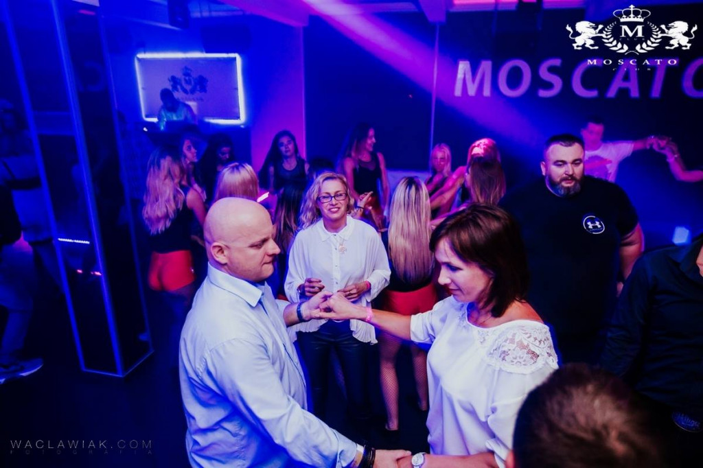 Moscato Club:  Dj Seli & Anwil Dance Team