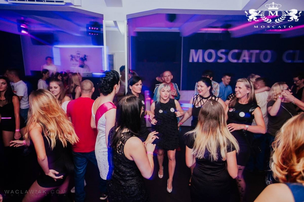 Moscato Club:  Dj Seli & Anwil Dance Team