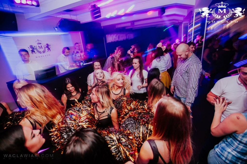 Moscato Club:  Dj Seli & Anwil Dance Team
