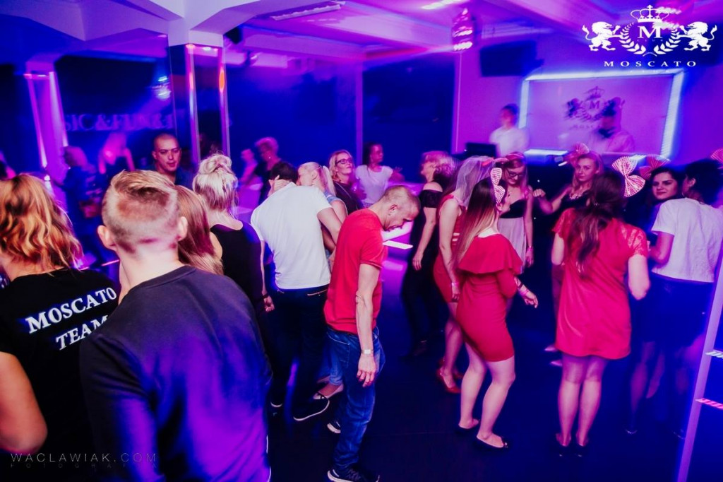 Moscato Club:  Dj Seli & Anwil Dance Team