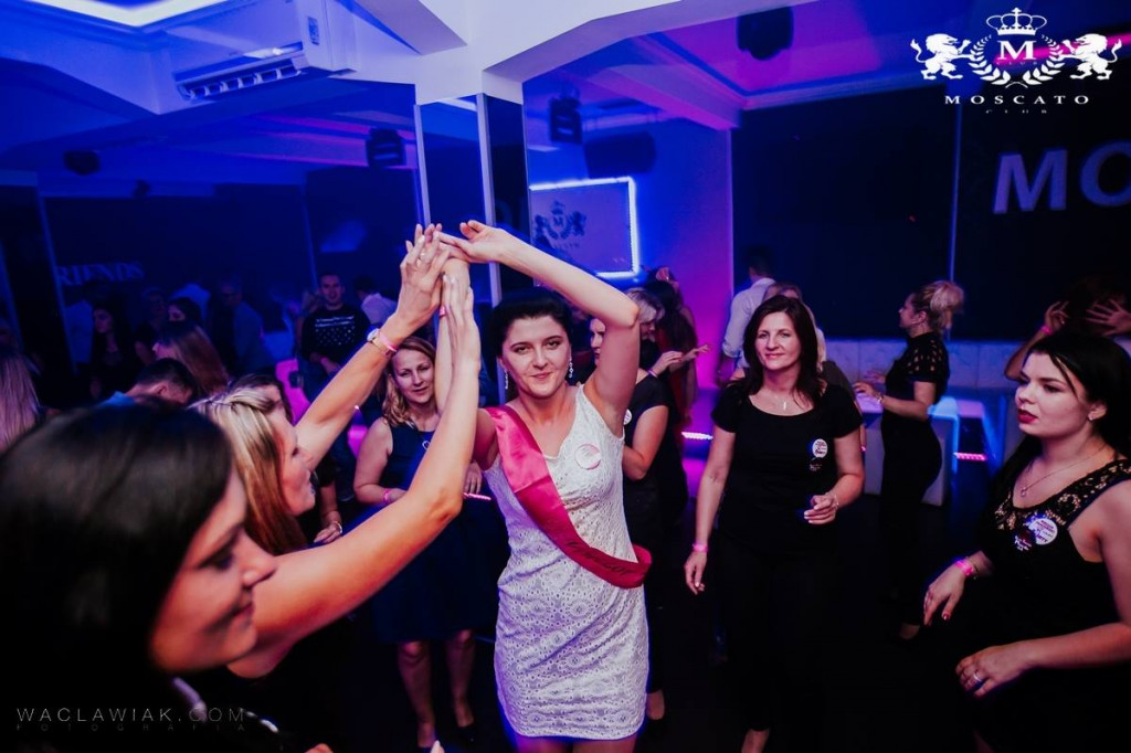 Moscato Club:  Dj Seli & Anwil Dance Team