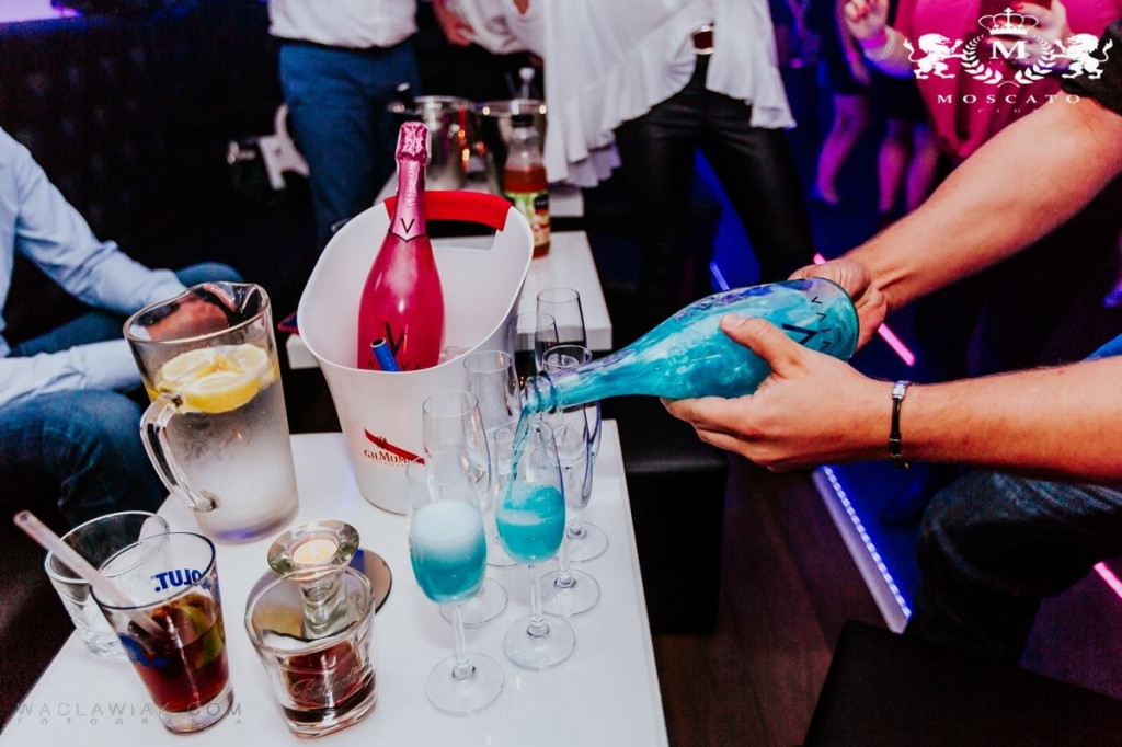 Moscato Club:  Dj Seli & Anwil Dance Team