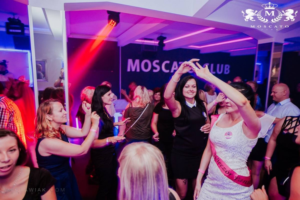 Moscato Club:  Dj Seli & Anwil Dance Team