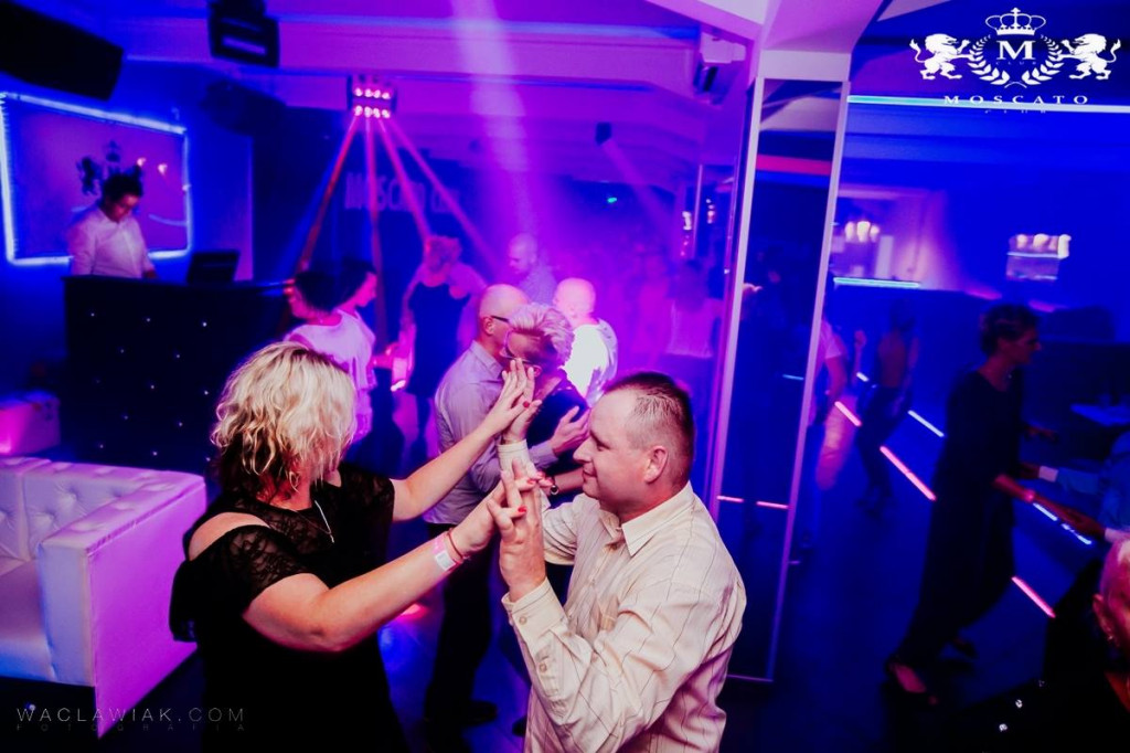 Moscato Club:  Dj Seli & Anwil Dance Team