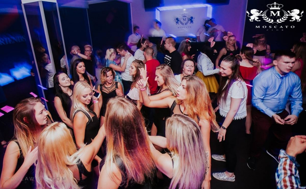 Moscato Club:  Dj Seli & Anwil Dance Team