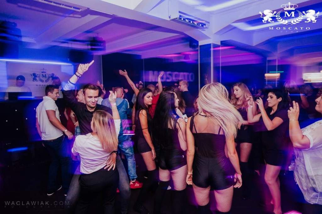 Moscato Club:  Dj Seli & Anwil Dance Team