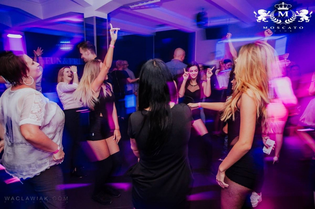 Moscato Club:  Dj Seli & Anwil Dance Team