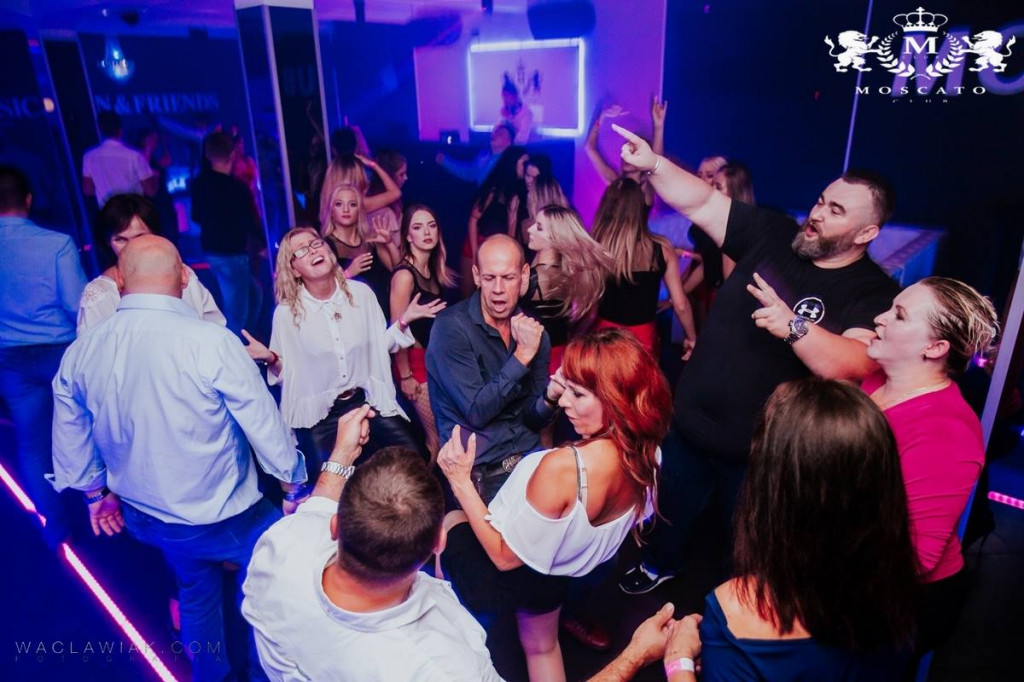 Moscato Club:  Dj Seli & Anwil Dance Team